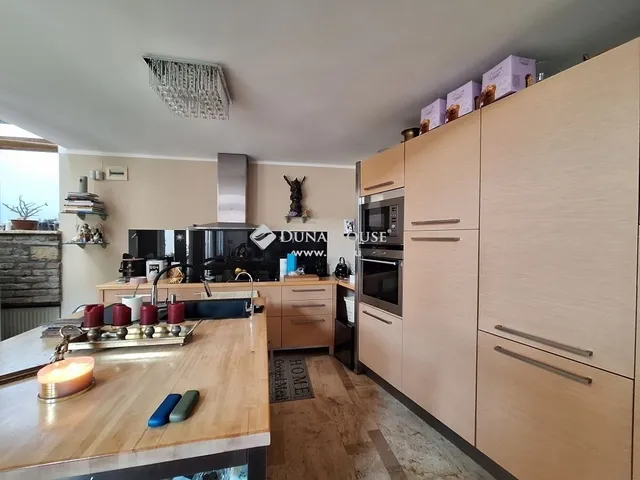 Eladó ház Pécs, Mecsekoldal 228 nm