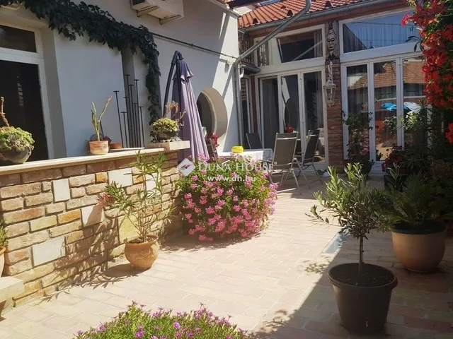 Eladó ház Pécs, Mecsekoldal 228 nm