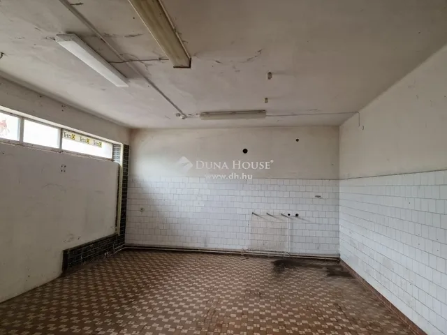 Eladó ház Pécs, Kertváros 740 nm