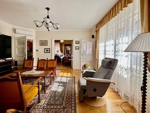 Eladó lakás Pécs, Mecsekoldal 95 nm