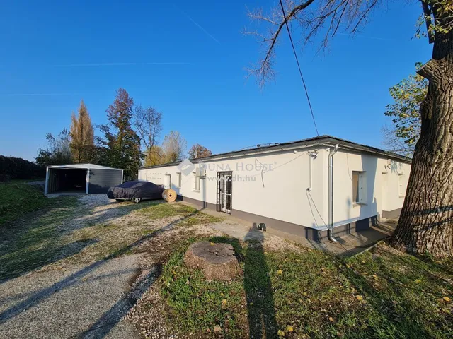 Eladó kereskedelmi és ipari ingatlan Pécs, Gyárváros 390 nm