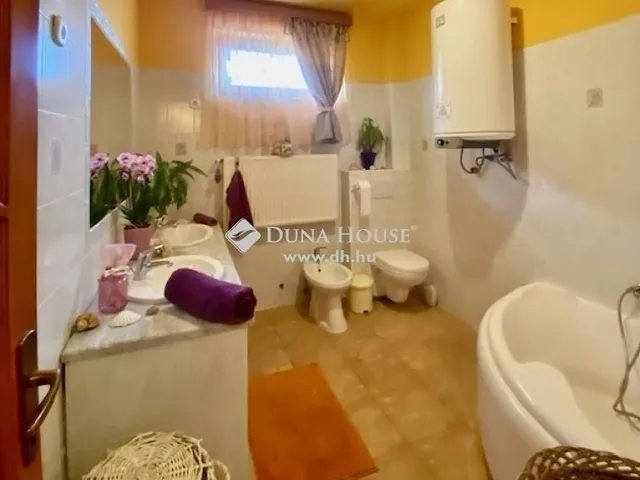 Eladó ház Pécs, Donátus 166 nm