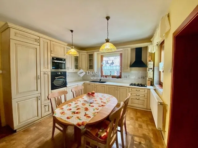 Eladó ház Pécs, Donátus 166 nm