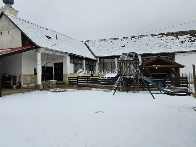 Eladó ház Véménd 195 nm