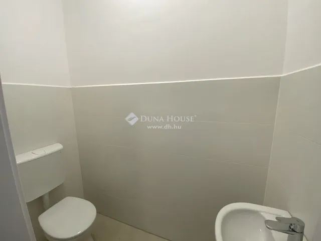 Eladó ház Pécs, Ledina 267 nm