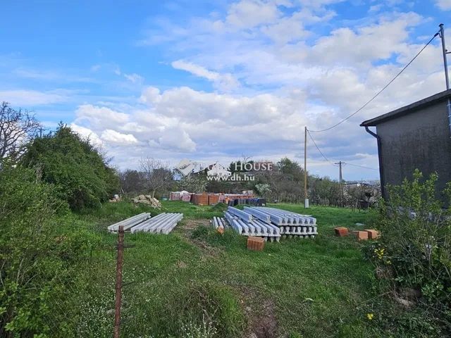 Eladó telek Pécs, Szentmiklós 2070 nm