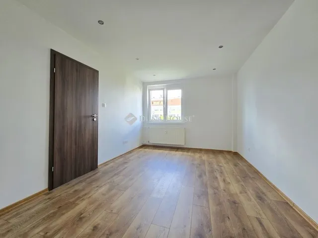 Eladó lakás Pécs, Uránváros 61 nm