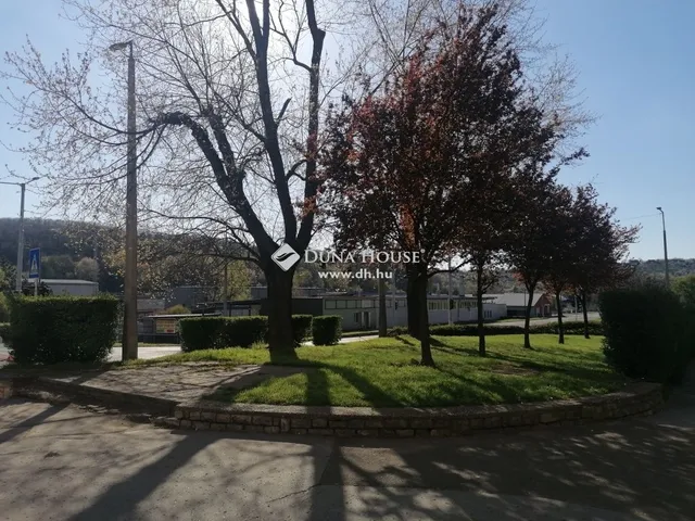 Eladó lakás Komló 53 nm