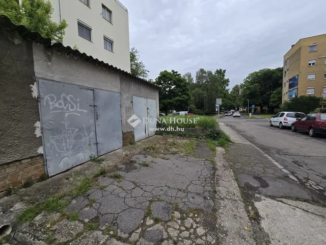 Kiadó garázs Pécs 15 nm