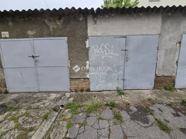 Kiadó garázs Pécs 15 nm