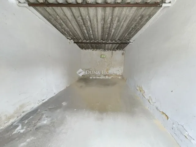 Kiadó garázs Pécs 15 nm