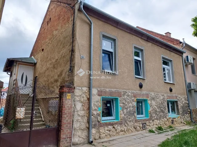Eladó ház Pécs, Ispitaalja 97 nm