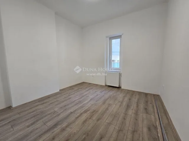 Eladó lakás Pécs 69 nm