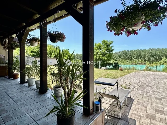Eladó ház Pécs, Basamalom 248 nm