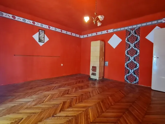 Eladó lakás Komló 38 nm