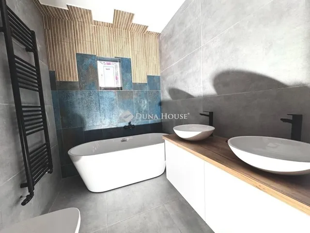 Eladó lakás Pécs, Ürög 92 nm