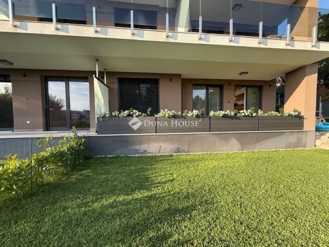 Eladó lakás Pécs, Szkókó 93 nm