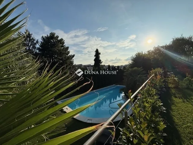 Eladó lakás Pécs, Szkókó 93 nm