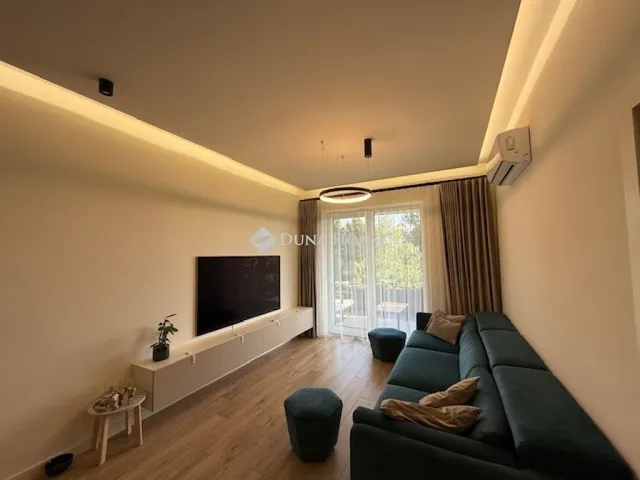 Eladó lakás Pécs, Szkókó 93 nm