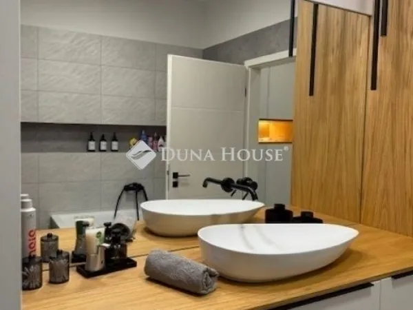 Eladó lakás Pécs, Szkókó 93 nm