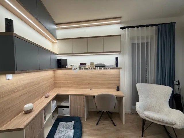 Eladó lakás Pécs, Szkókó 93 nm