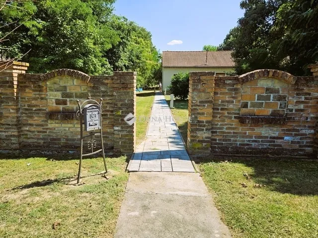 Eladó ház Ivándárda 140 nm