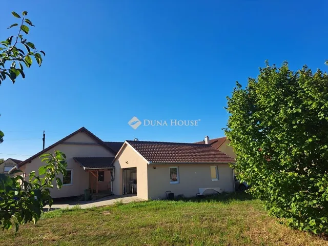 Kiadó ház Baksa 140 nm