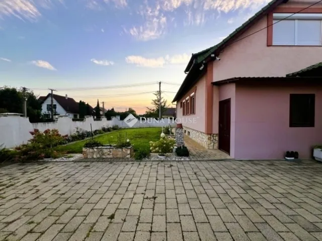 Eladó ház Kozármisleny 180 nm