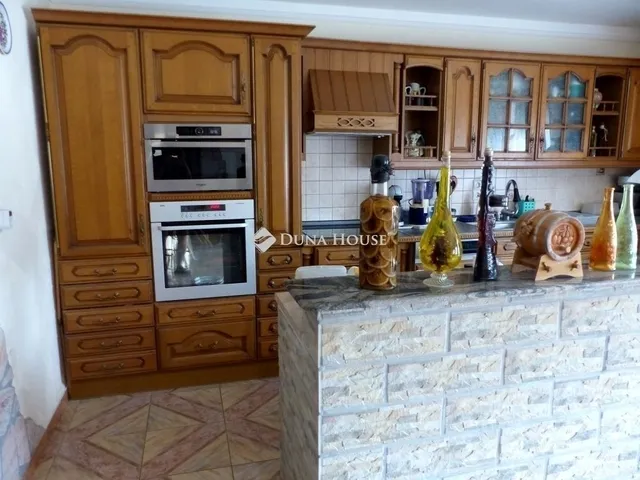 Eladó ház Kozármisleny 180 nm