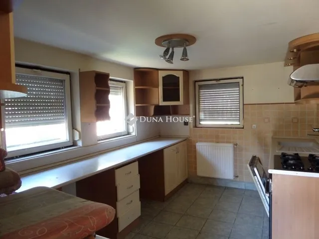 Eladó ház Pécs, Postavölgy 191 nm