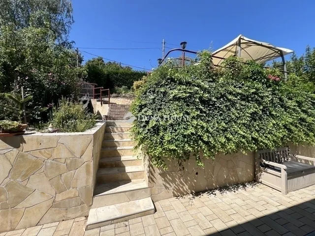 Eladó ház Pécs, Bálics 200 nm