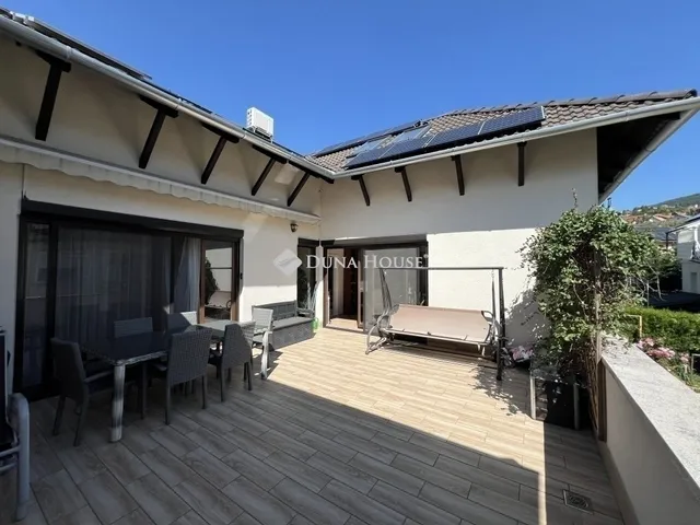 Eladó ház Pécs, Bálics 200 nm