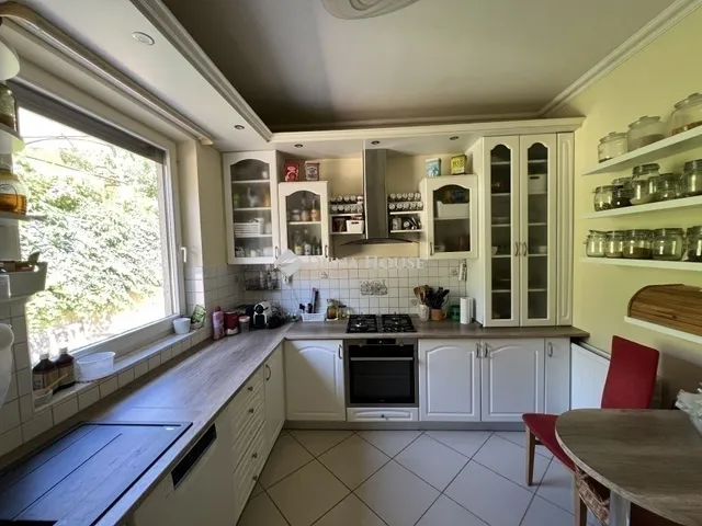 Eladó ház Pécs, Bálics 200 nm