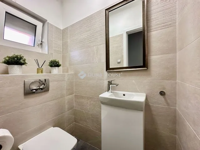 Eladó ház Pécs, Makár 300 nm