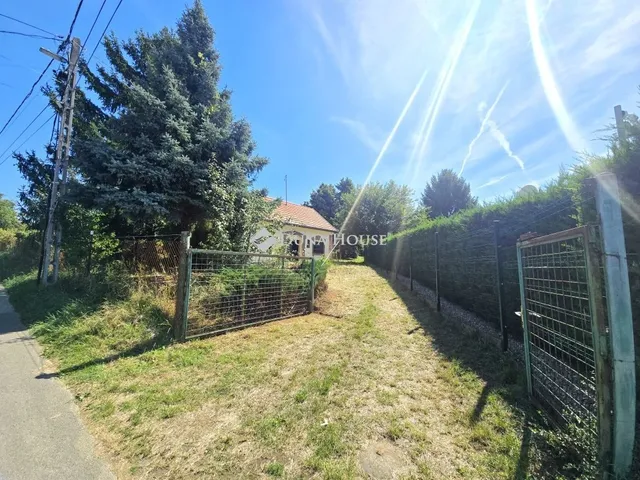 Eladó telek Pécs 720 nm