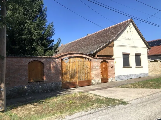 Eladó ház Majs 80 nm