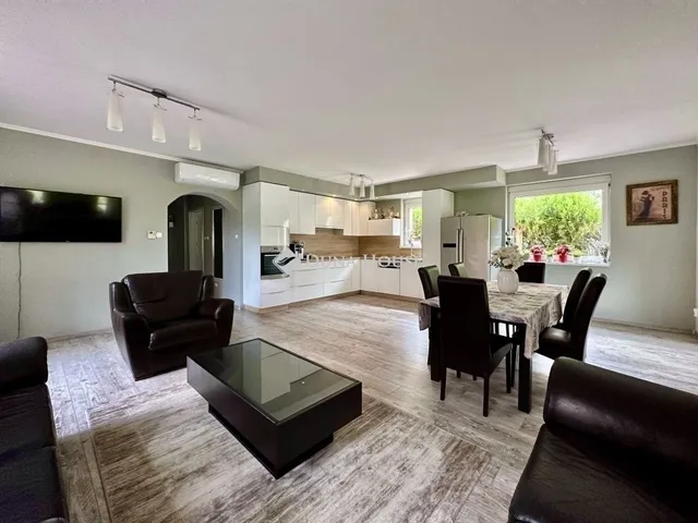 Eladó ház Pécs, Makár 300 nm