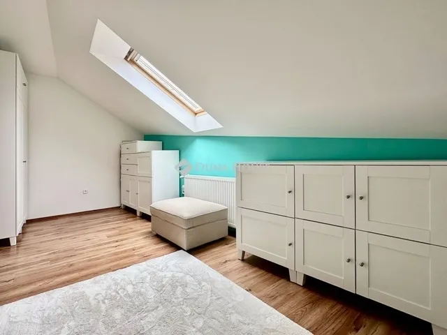 Eladó ház Pécs, Makár 300 nm