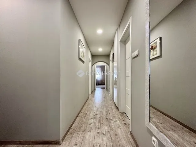 Eladó ház Pécs, Makár 300 nm