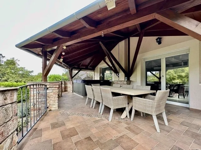 Eladó ház Pécs, Makár 300 nm