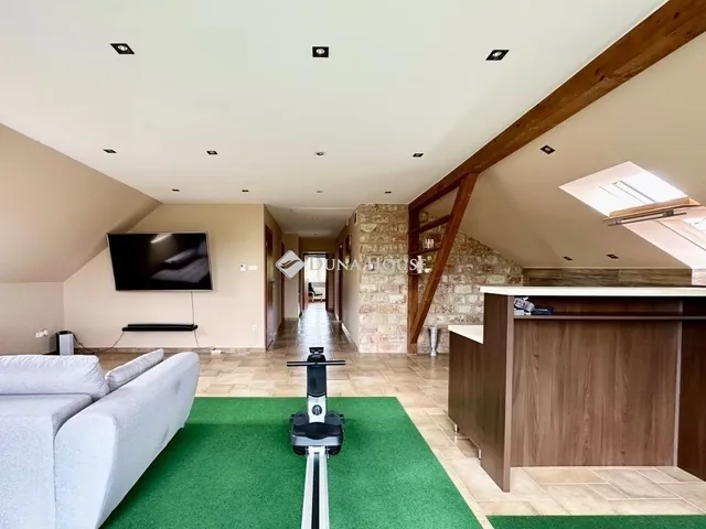 Eladó ház Pécs, Makár 300 nm