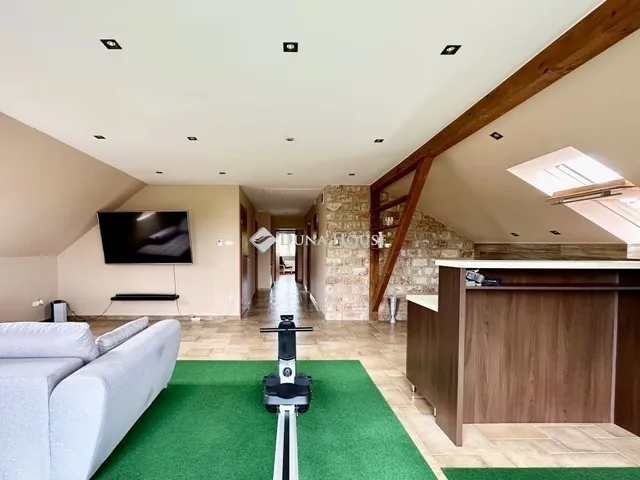 Eladó ház Pécs, Makár 300 nm