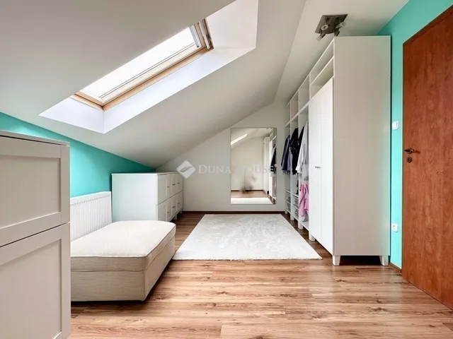 Eladó ház Pécs, Makár 300 nm