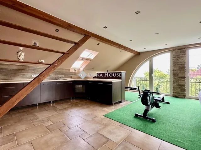 Eladó ház Pécs, Makár 300 nm