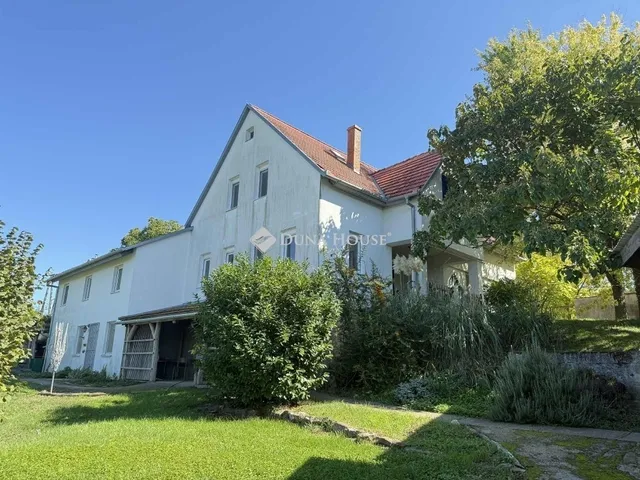 Eladó ház Töttös 300 nm