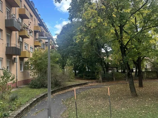Eladó lakás Pécs, Uránváros 27 nm