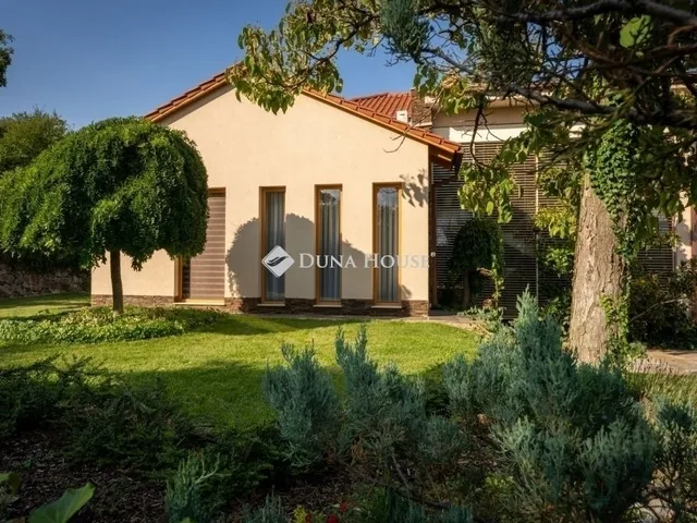 Eladó ház Pécs, Havihegy 300 nm