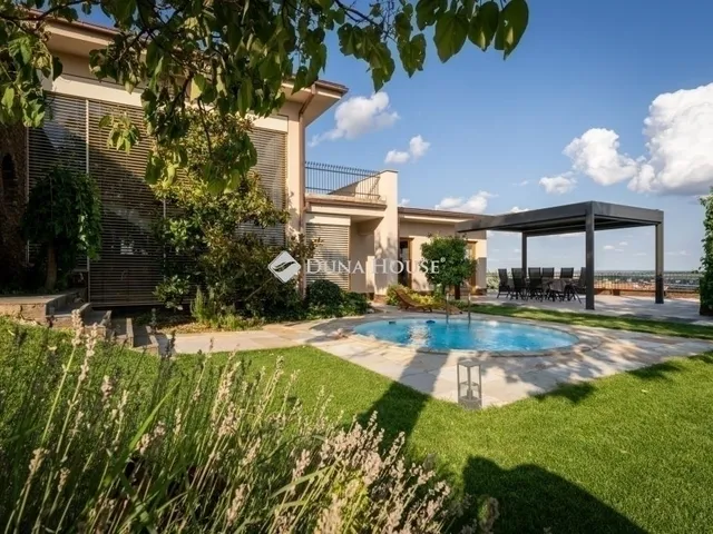 Eladó ház Pécs, Havihegy 300 nm