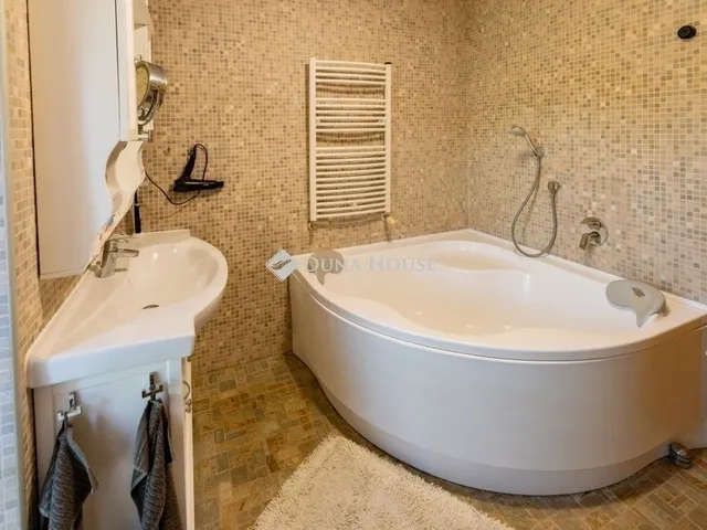 Eladó ház Pécs, Havihegy 300 nm