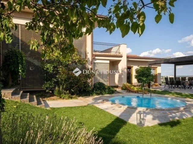 Eladó ház Pécs 300 nm